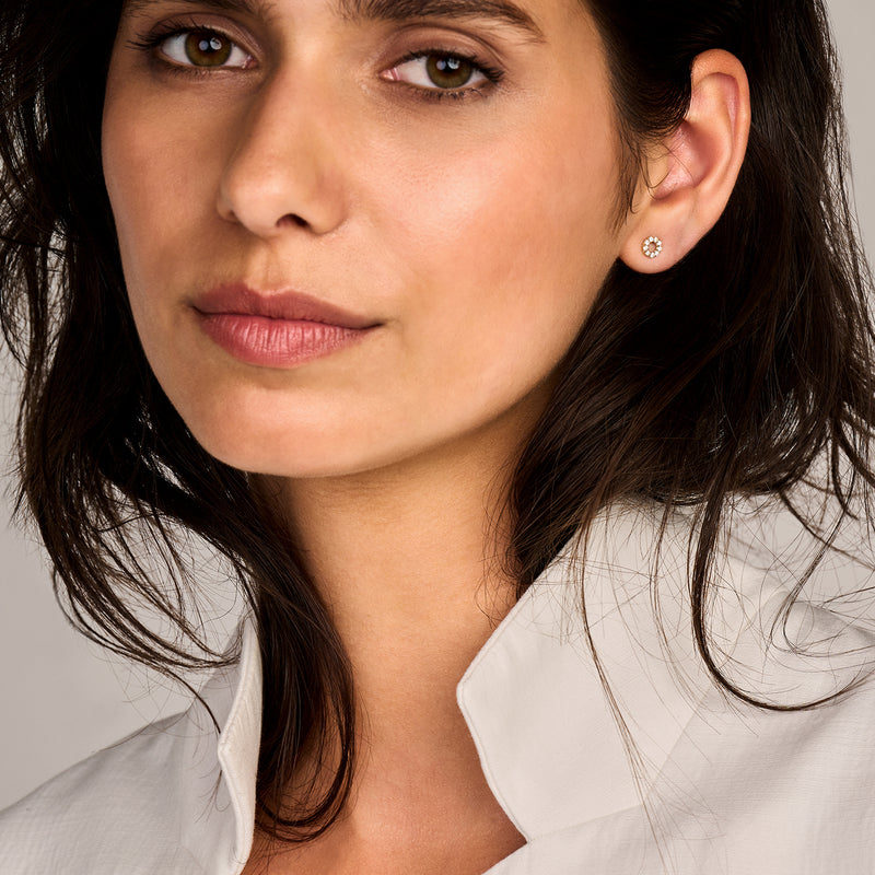 Lab Diamonds oorstekers van 14k geelgoud met fonkelende diamanten, gerecycled goud.