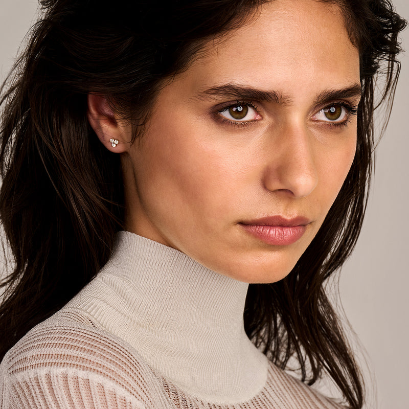 14k geelgouden oorstekers met fonkelende Lab Diamonds, gerecycled goud.