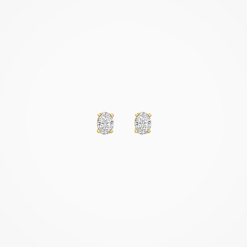 Lab diamanten oorstekers in 14k geel goud met ronde geslepen stenen.