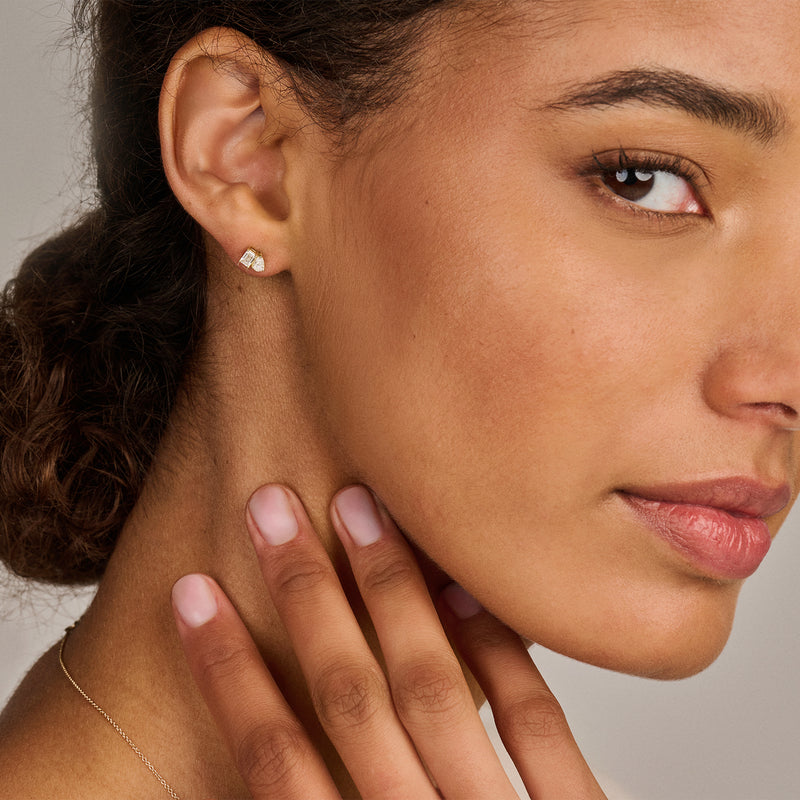 Lab diamonds oorstekers in 14k goud met ronde briljant geslepen diamant.