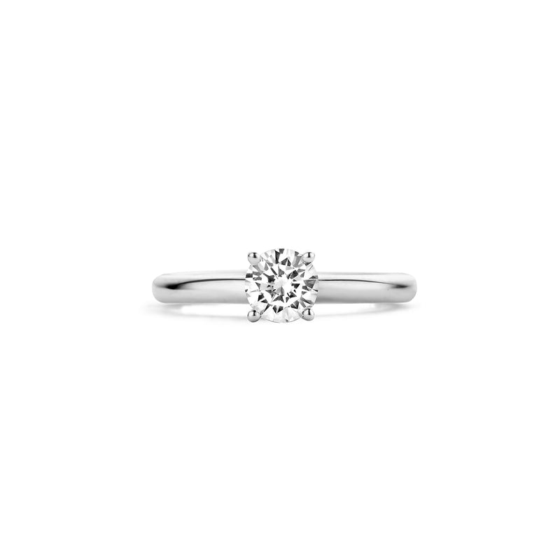 14k wit gouden solitair ring met ronde zirkonia centrale steen en glanzende band.