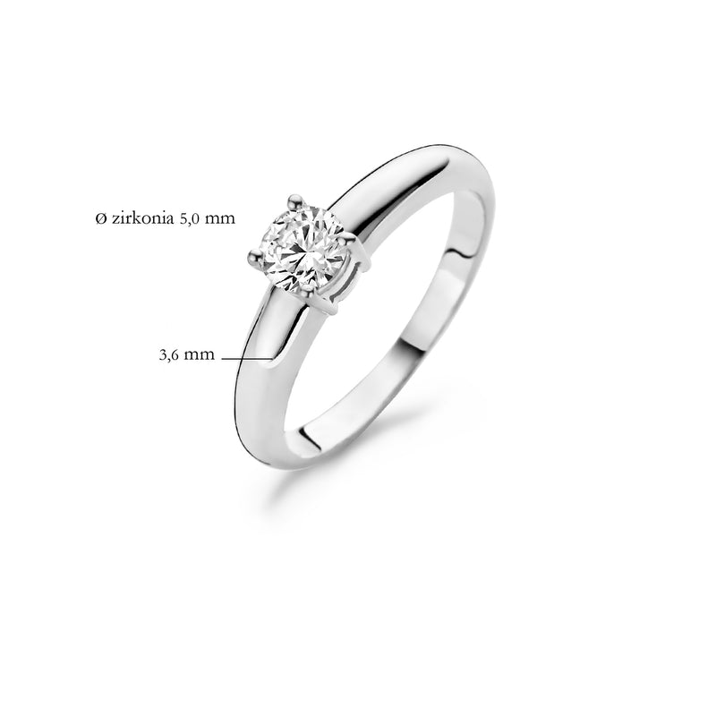 14k witgouden solitair ring met 5 mm zirkonia en 6 mm brede band.