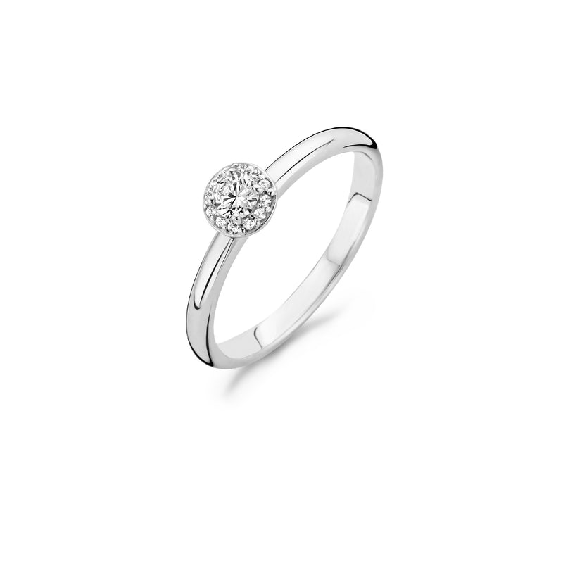 14k wit goud ring met centraal cluster van fonkelende zirkonia's.