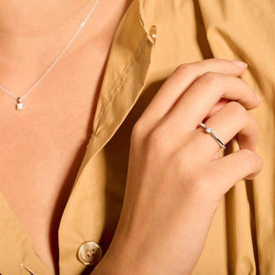 Bicolor gouden ring met solitaire natuurlijke diamant in 14k wit goud en rosé goud.