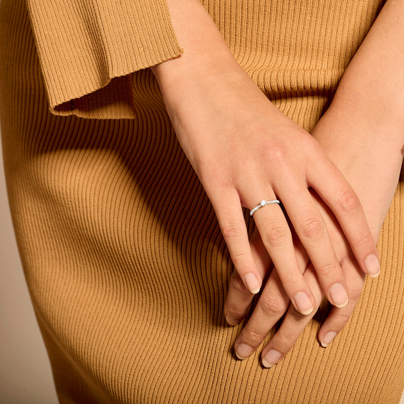 14k wit gouden ring met ronde diamant in solitair zetting, fijn gepolijst.