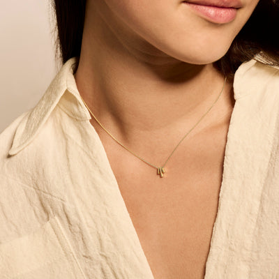 Fijne ketting 3121YGO met schakelhanger van 14k geelgoud subtiel rond de hals.