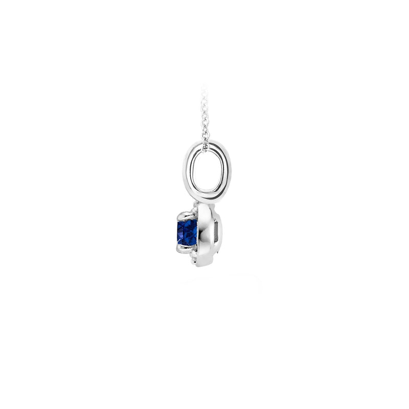 Hanger van 14k wit goud met ronde blauwe zirkonia en delicate kettinglus.