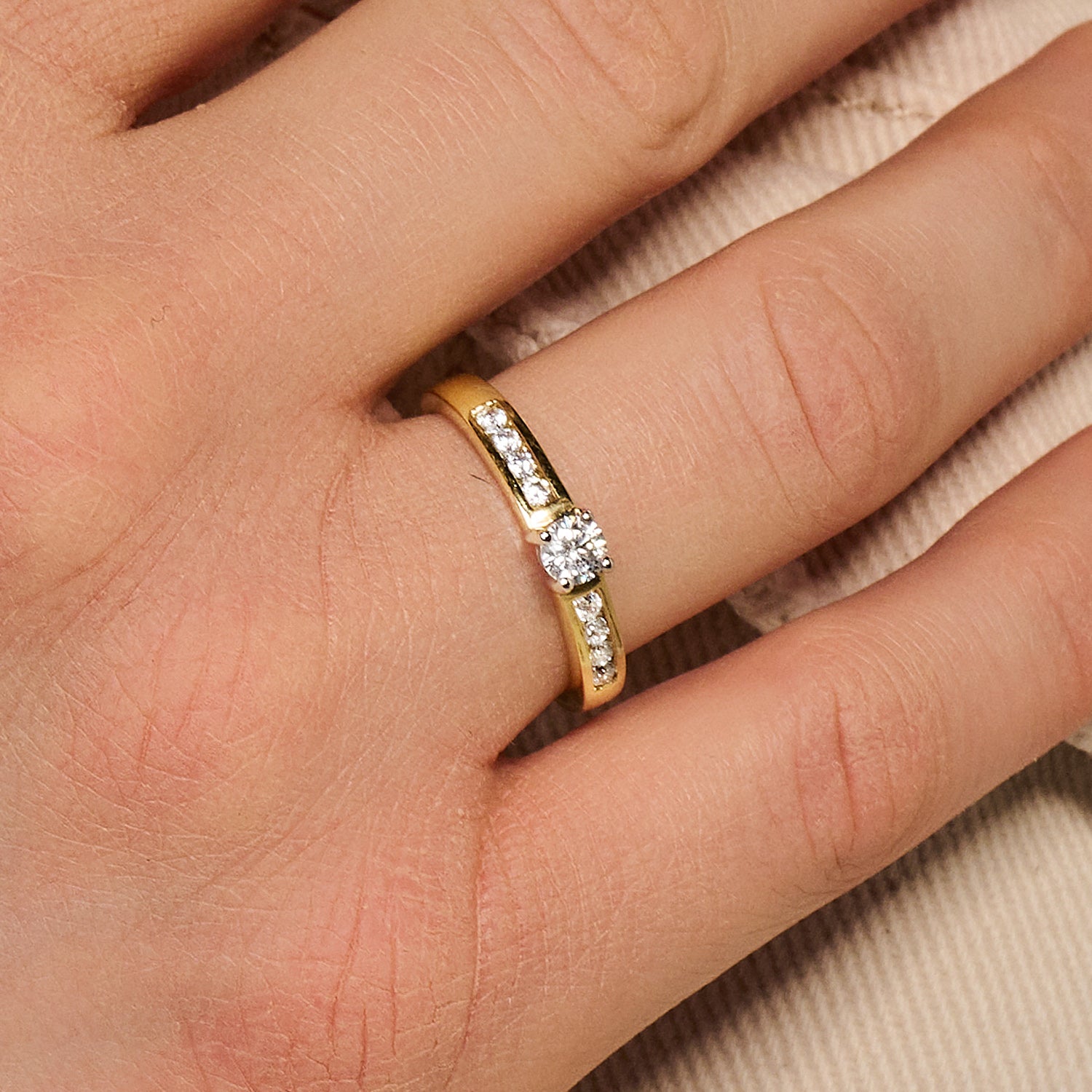 Ring met ⌀ 4 mm zirkonia 14k bicolor goud
