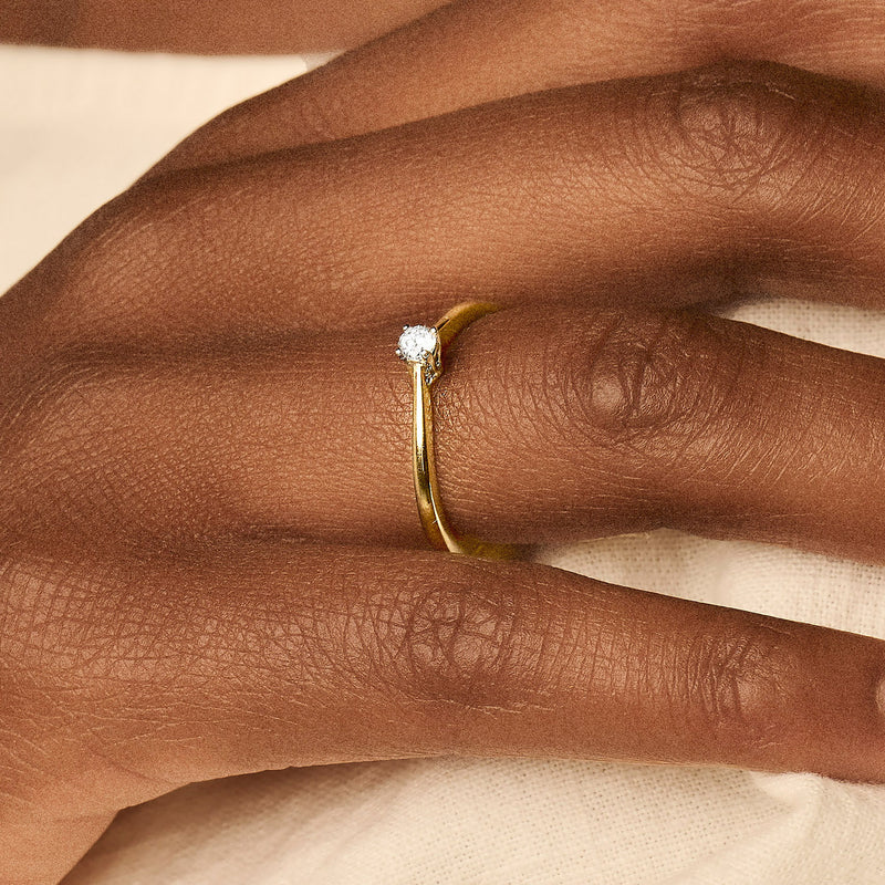 14ct Gold Elegant Solitaire Zirconia Ring