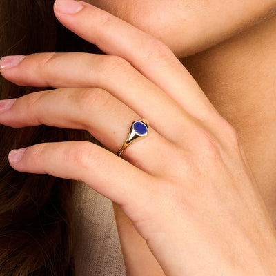 Ring aus 585er Gold mit eingelassenem Lapislazuli