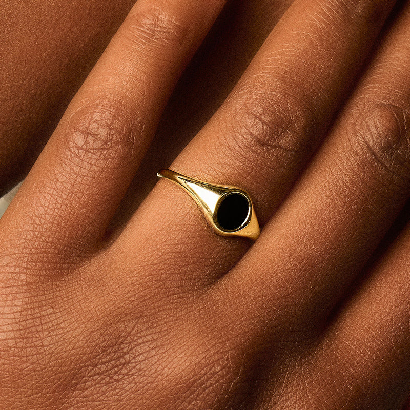 Chevalière sertie d’un onyx en or 14 carats