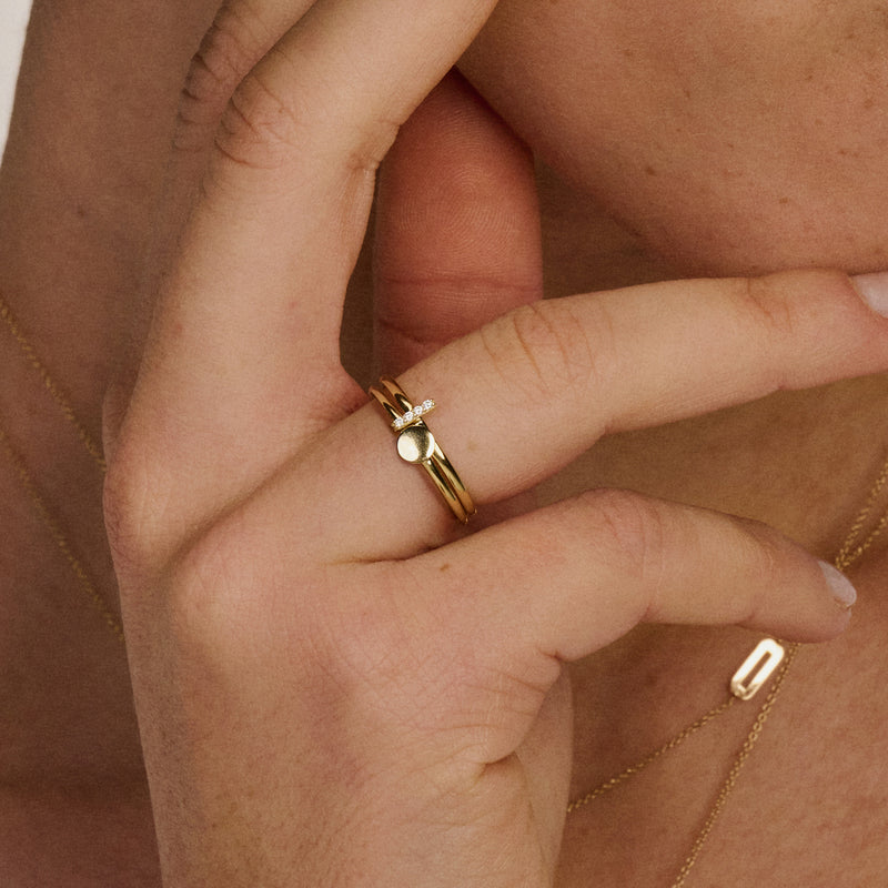 Bague pastille ronde en or jaune 14 carats