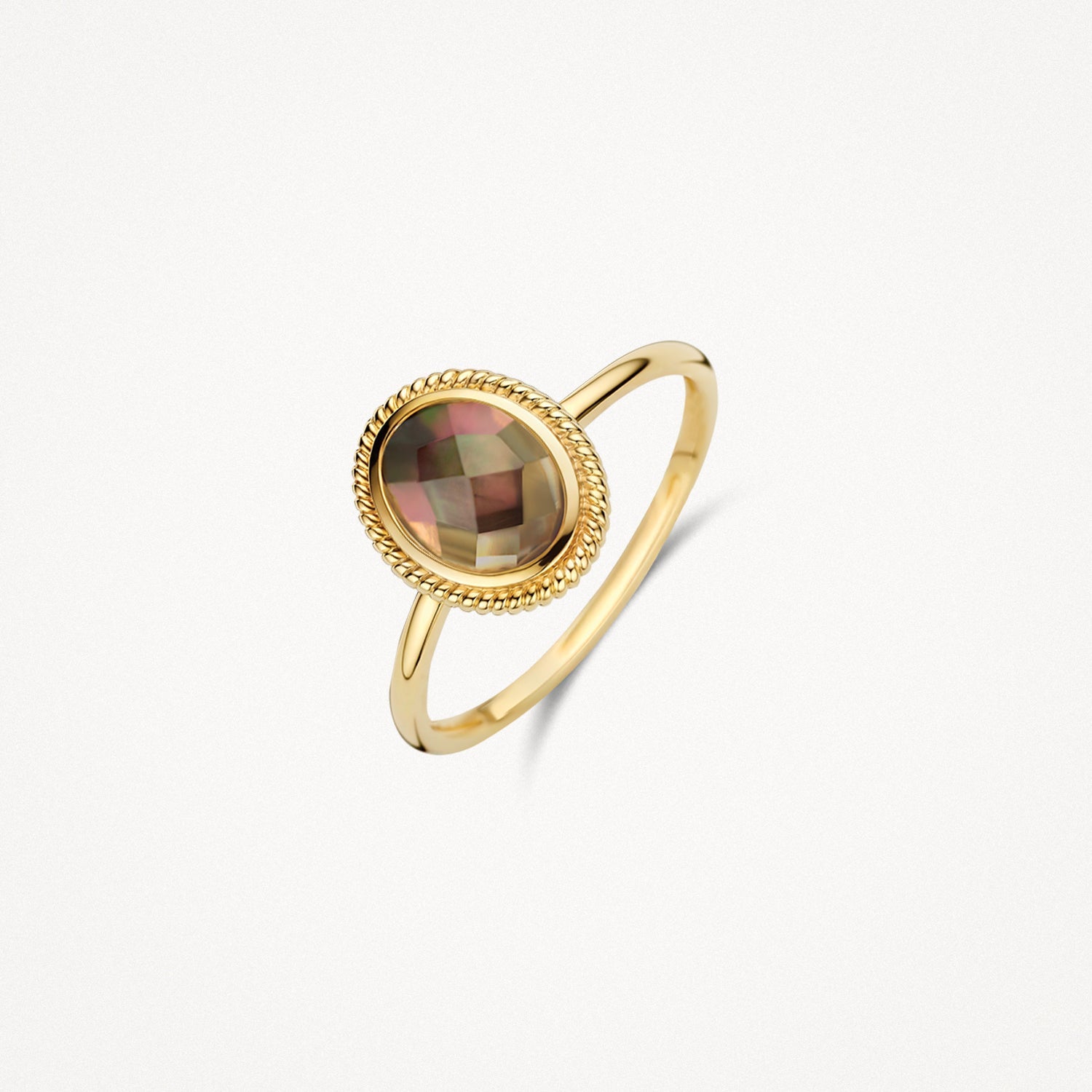 14ct yellow gold ring with an oval Black mother-of-pearl, front view.