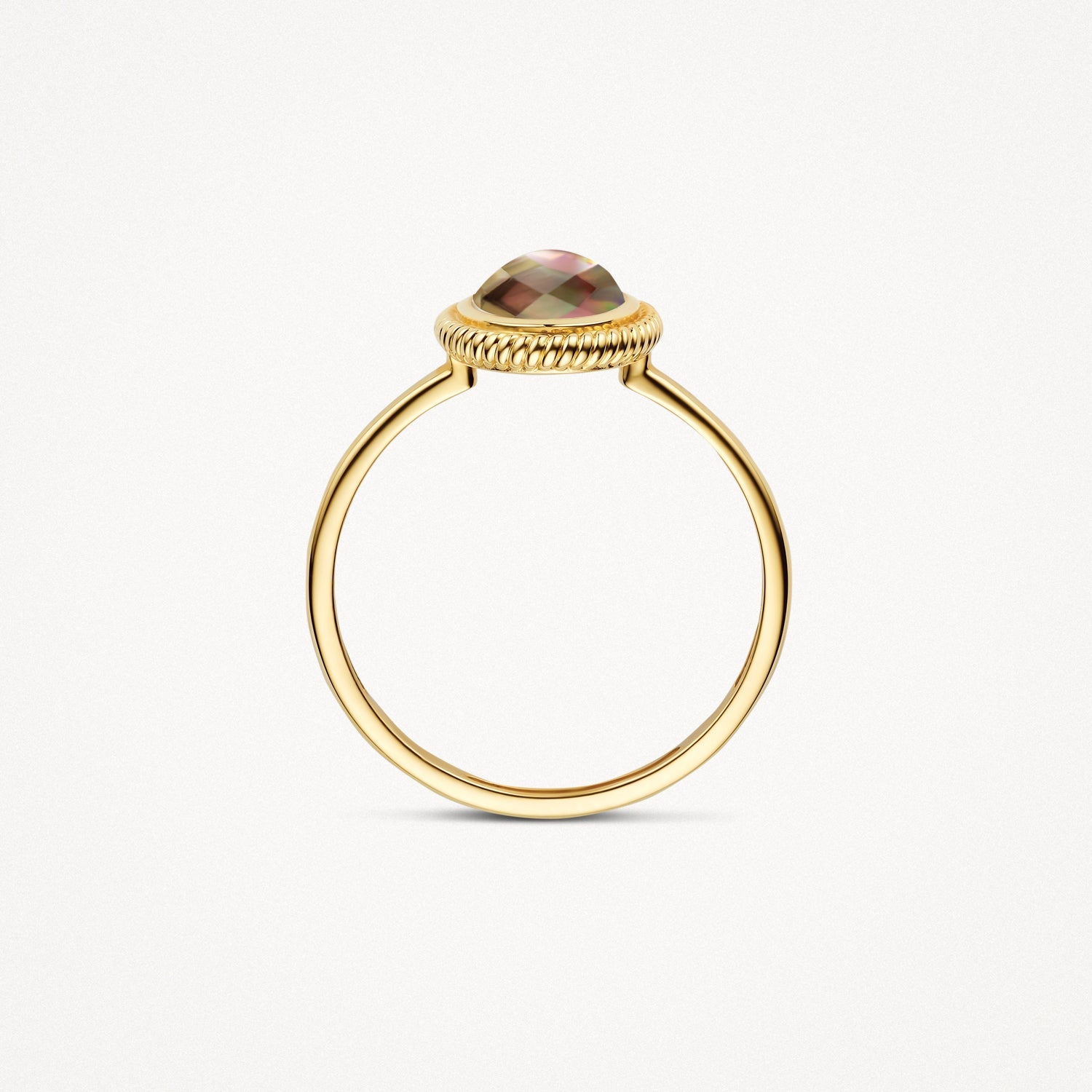 14ct yellow gold ring with an oval Black mother-of-pearl, worn on the finger.
