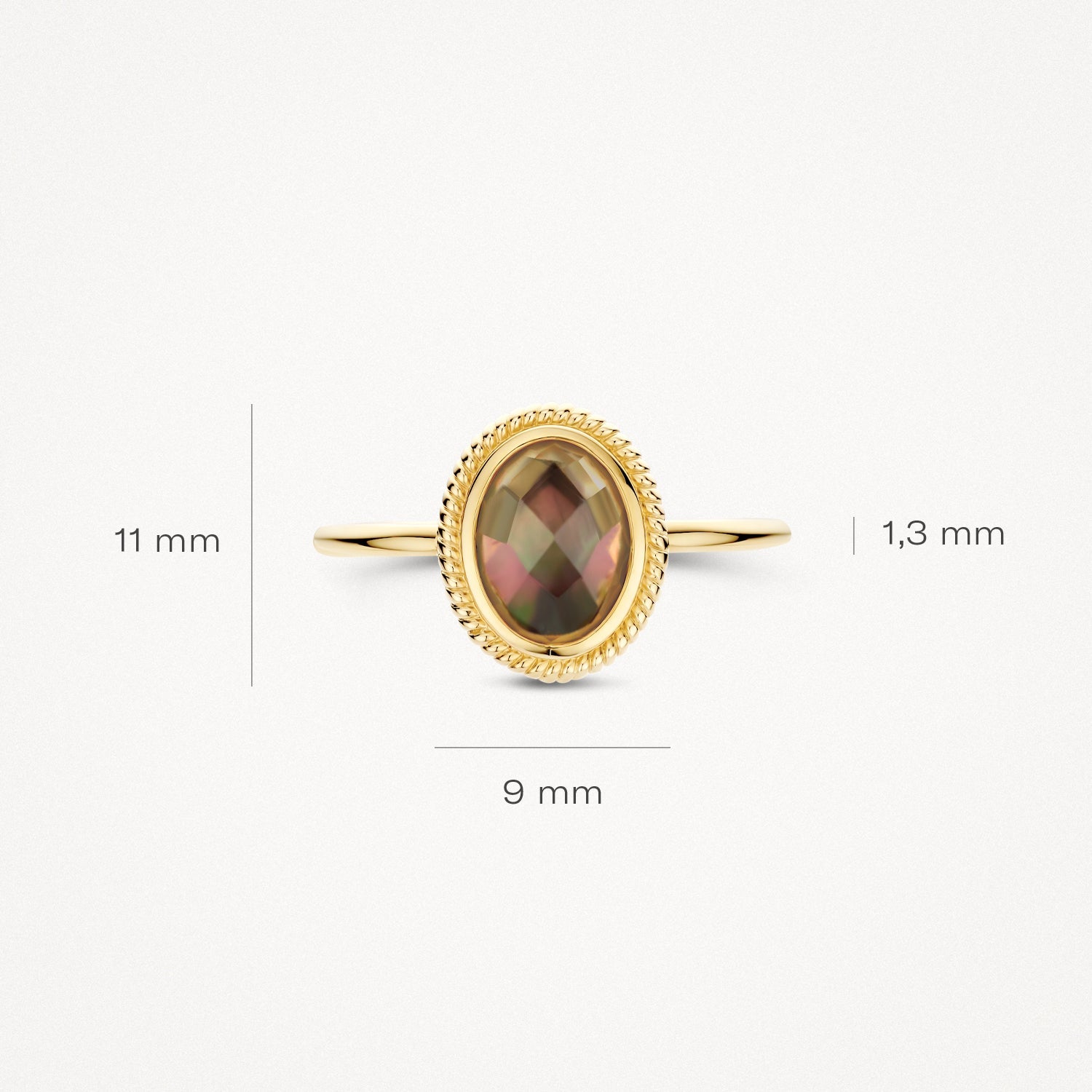 Ring with Black mother-of-pearl, 14ct yellow gold, stone 9 by 11 mm.