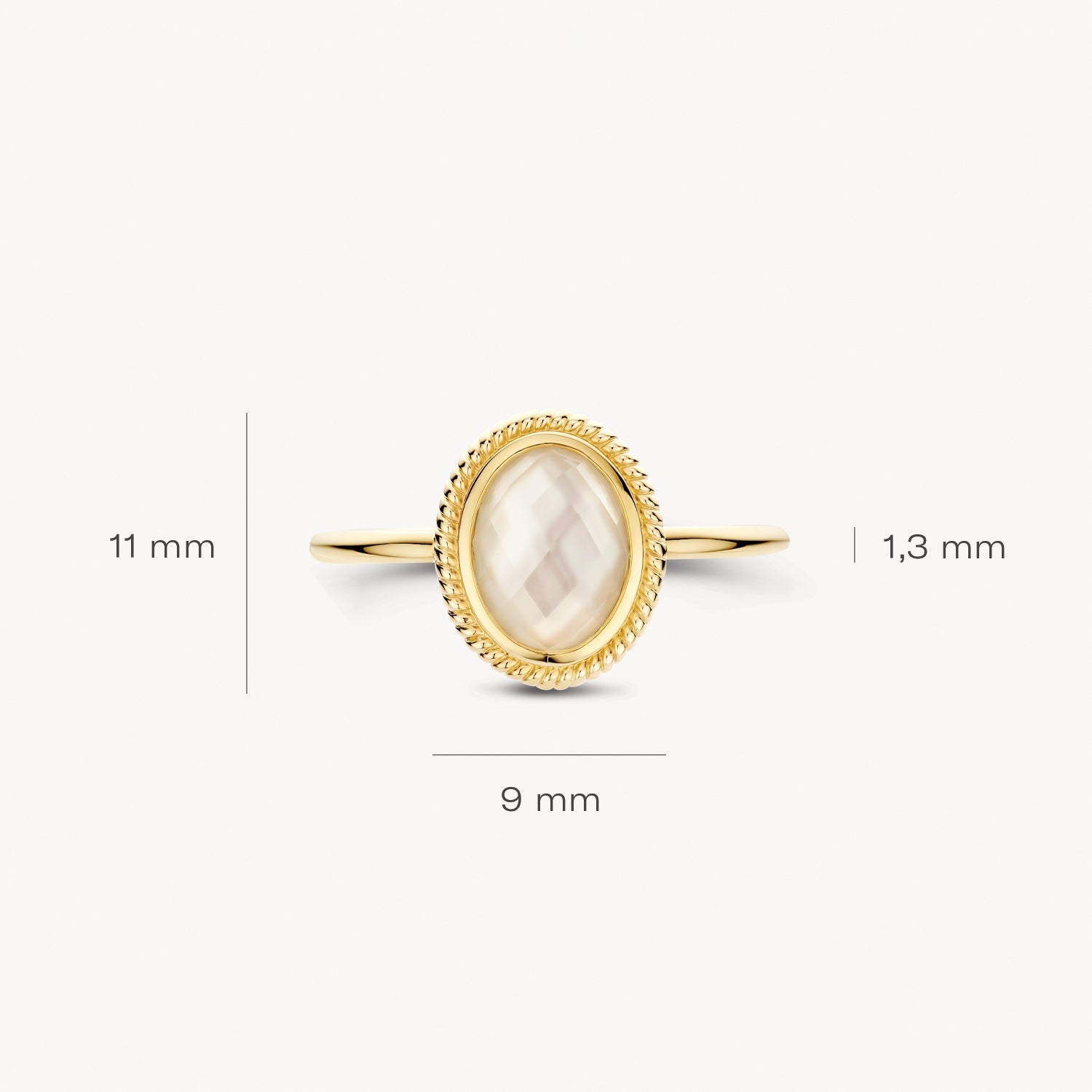 Bague avec Nacre blanche, or jaune 14 carats, pierre de 9 sur 11 mm.
