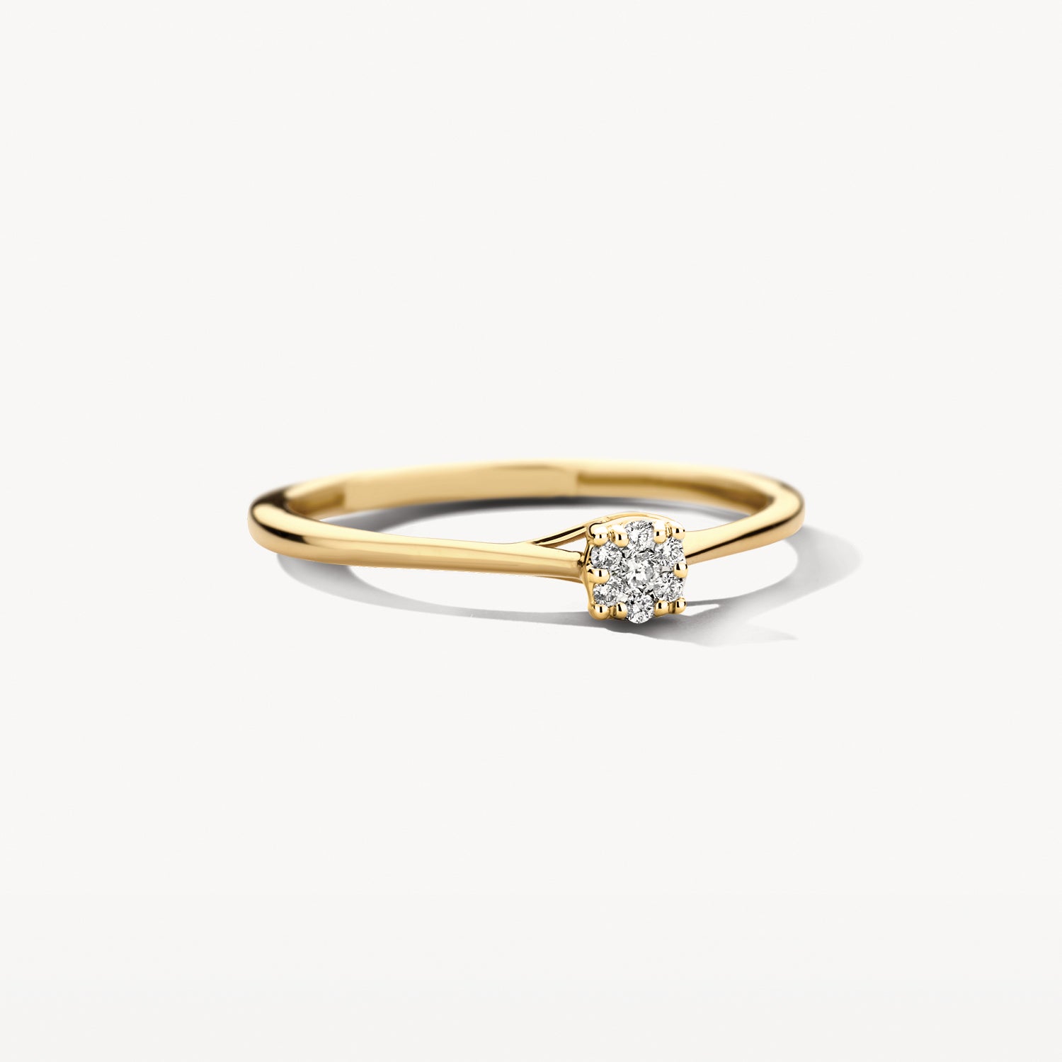 Vergulde 14k Goud ring met ronde natuurlijke diamant in een eenvoudige zetting.