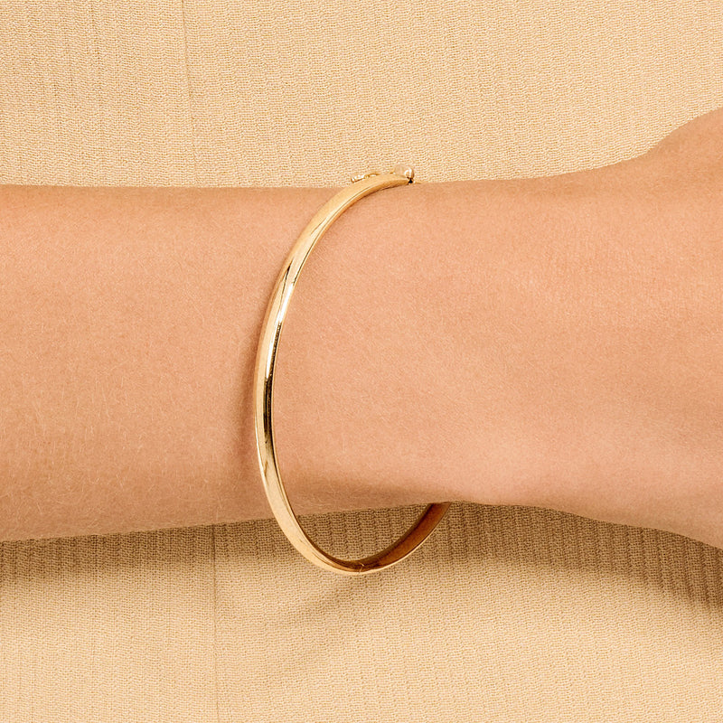 14ct Gold Hinged Bangle Style Bracelet 17cm