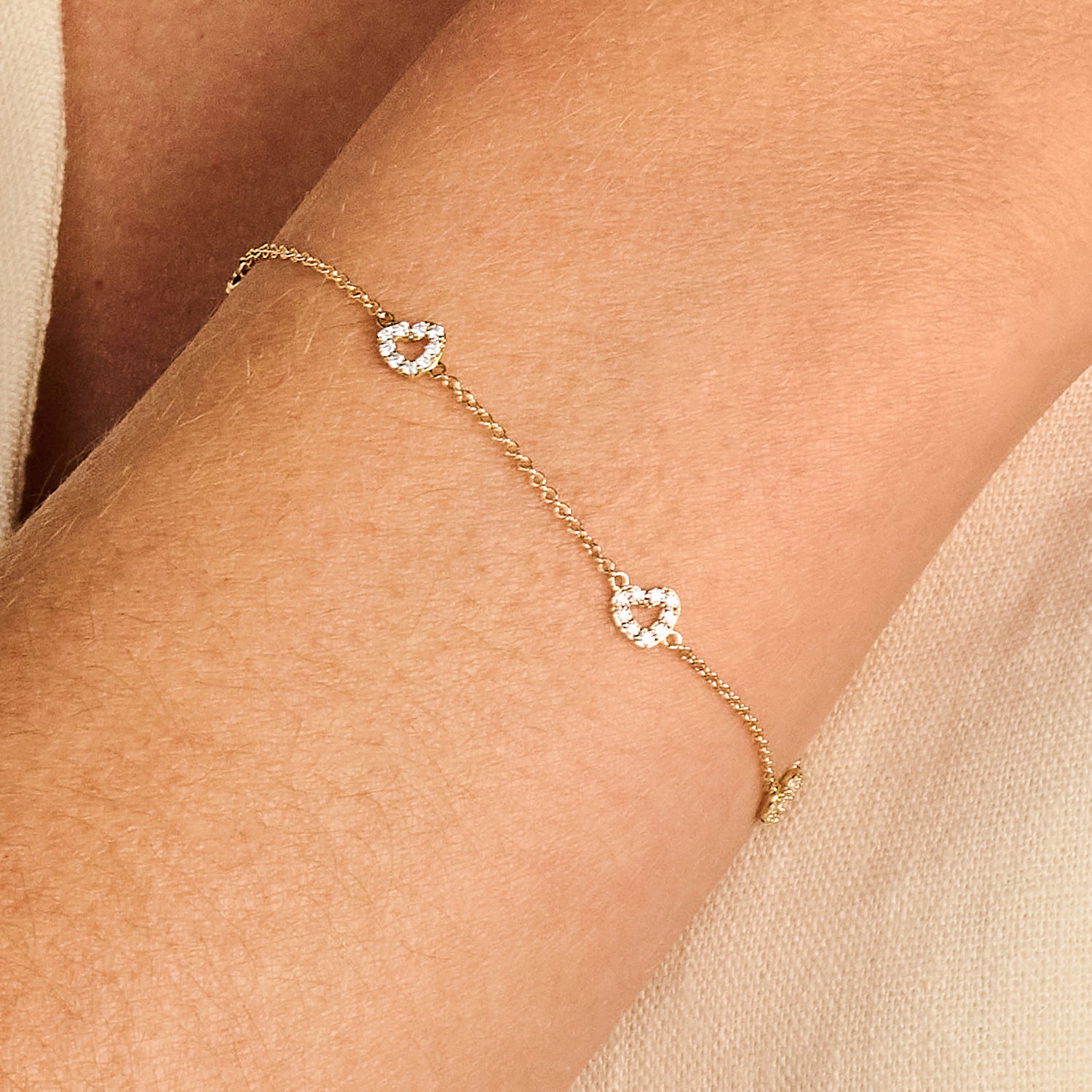 Armband met zirkonia hartjes 14k goud