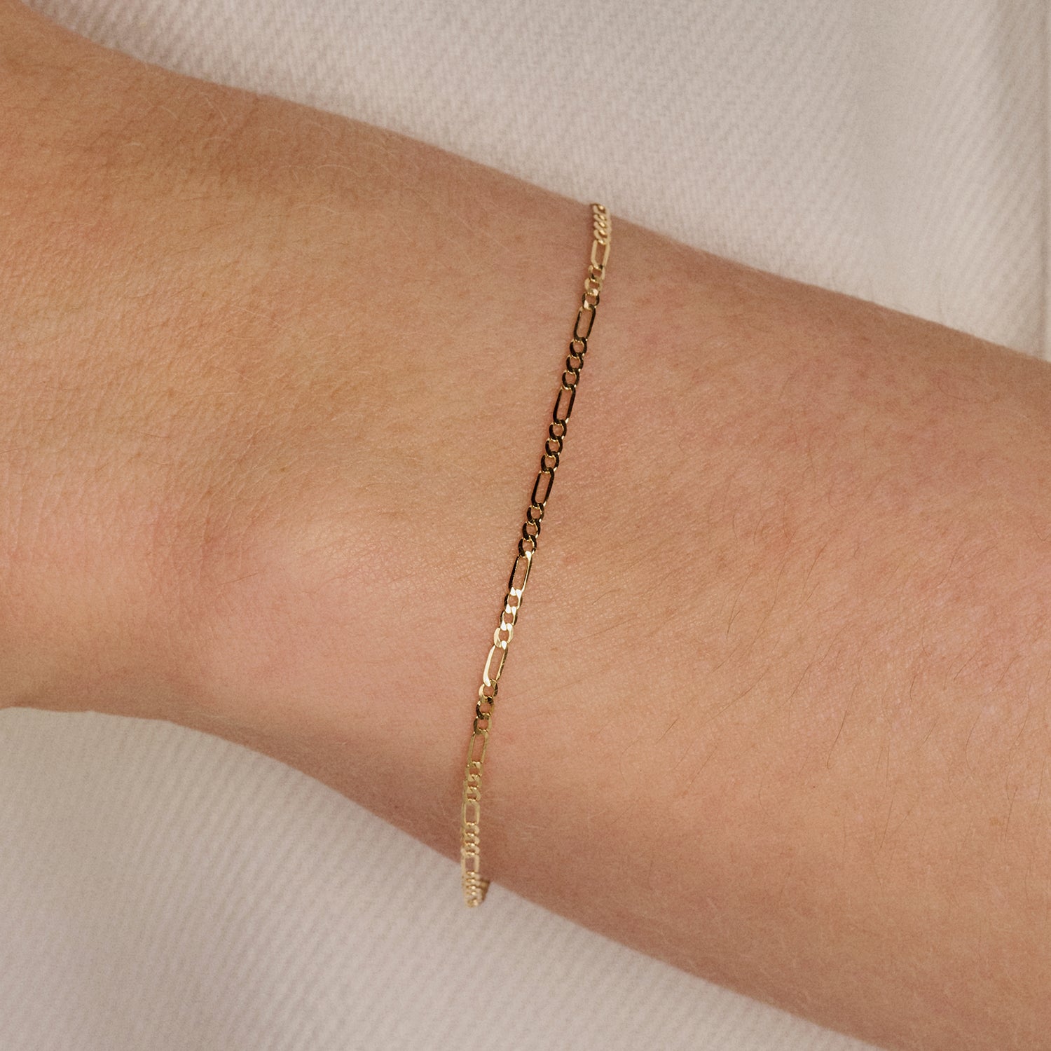Armband fijne figaro schakel ontwerp 14k goud