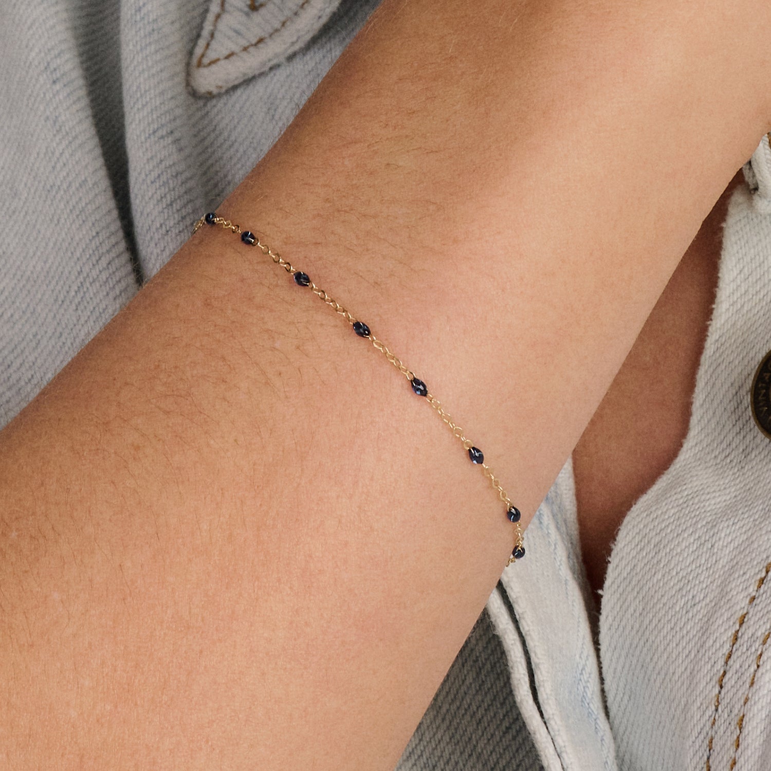 Armband met Blauwe Resin ⌀ 0,8 mm 14k goud