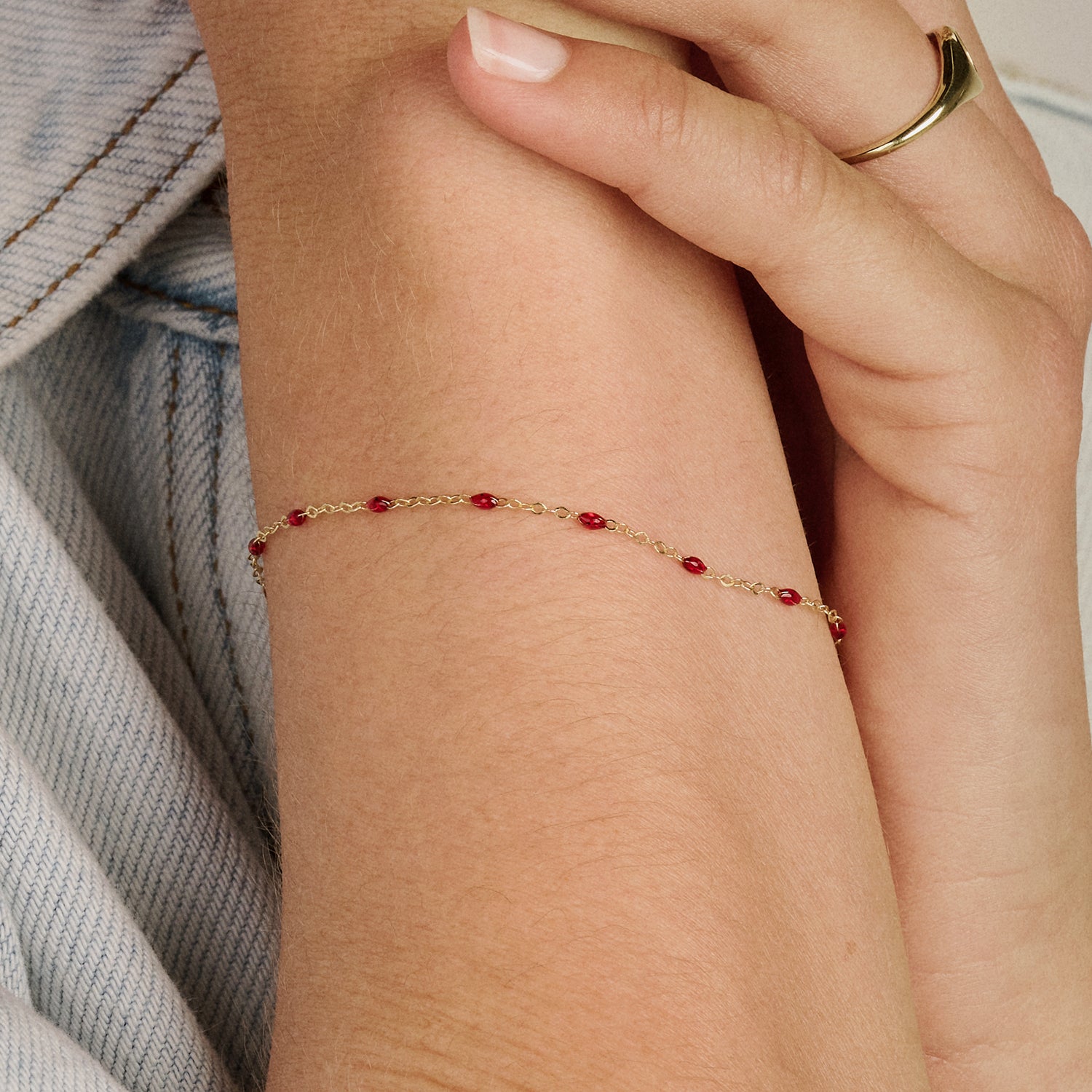 Armband met Rode Resin ⌀ 0,8 mm 14k goud