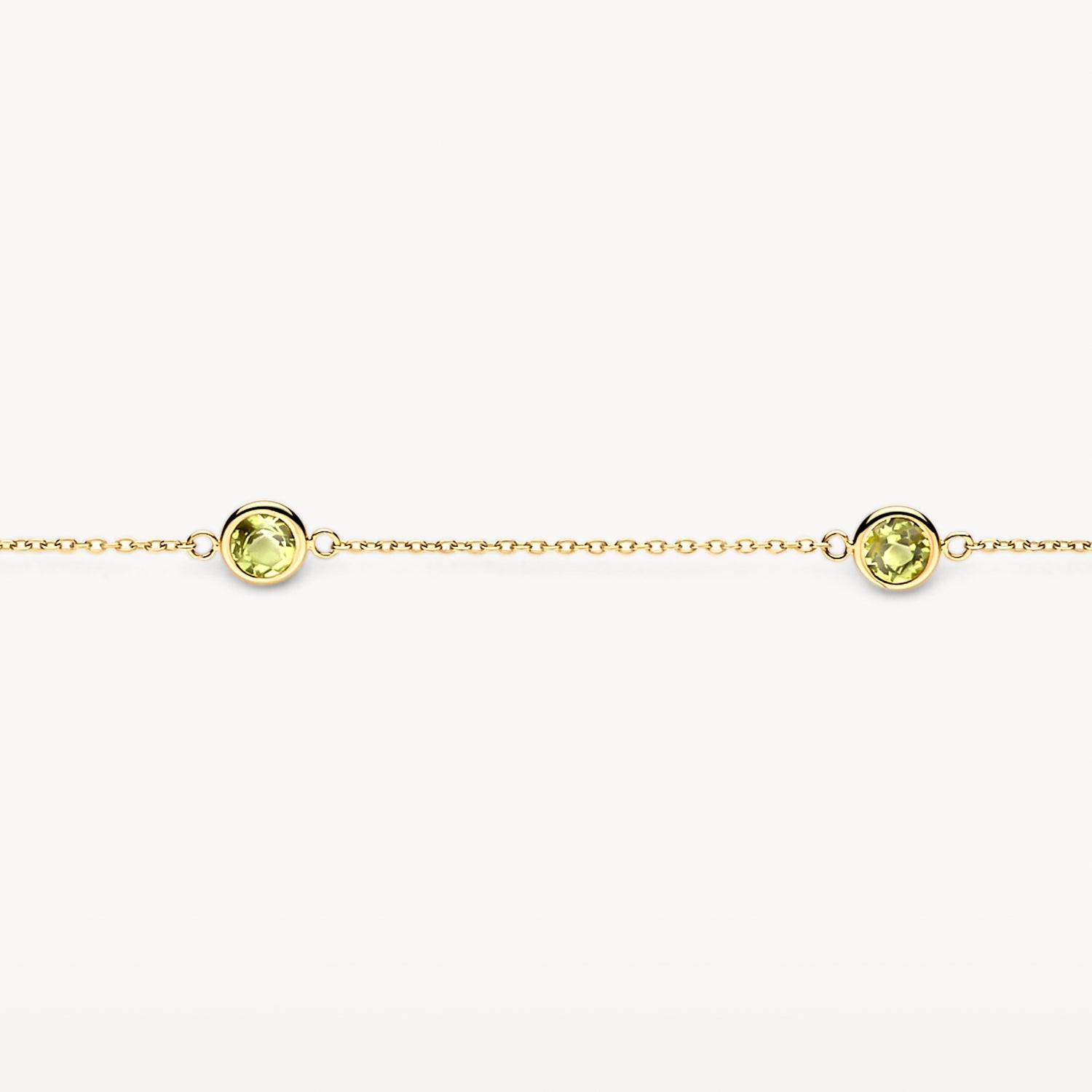 Fijne 14k goud armband met drie peridoot stenen in ronde zetting.
