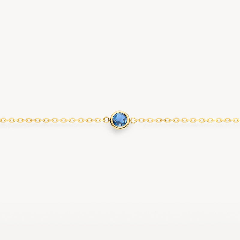 14ct yellow gold Bracelet with a blue London blue topaz, close-up.