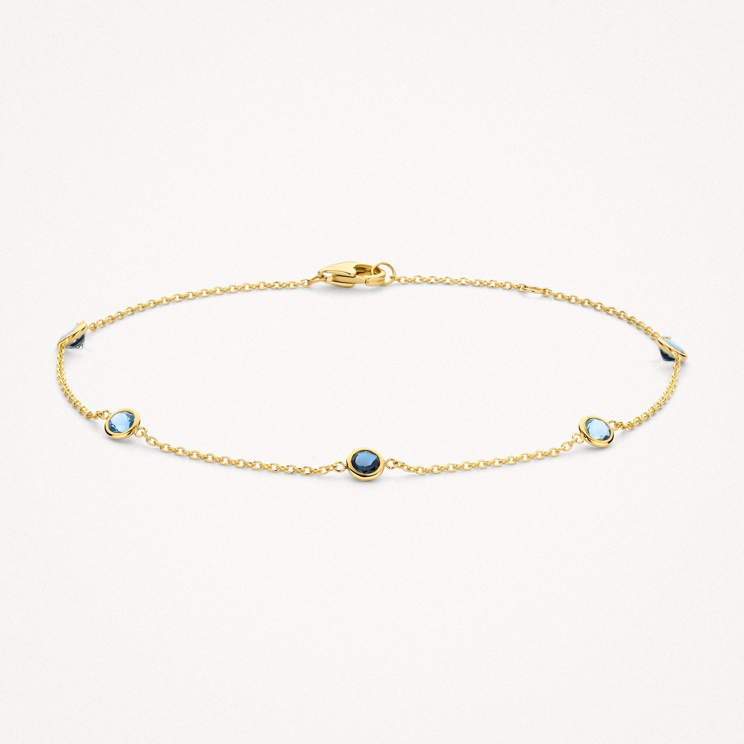 Bracelet à maillons en or jaune 14 carats avec topaze bleu ciel, vue de face.