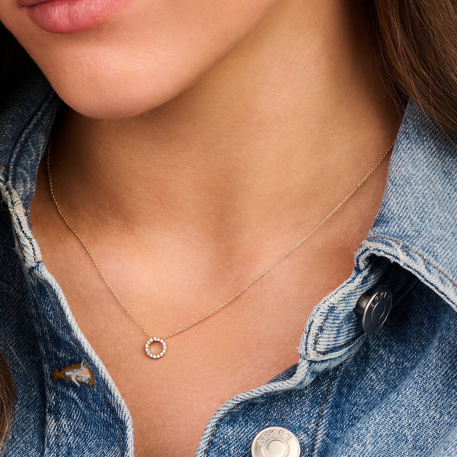 Ketting met ronde hanger zirkonia pavé zetting 14k goud