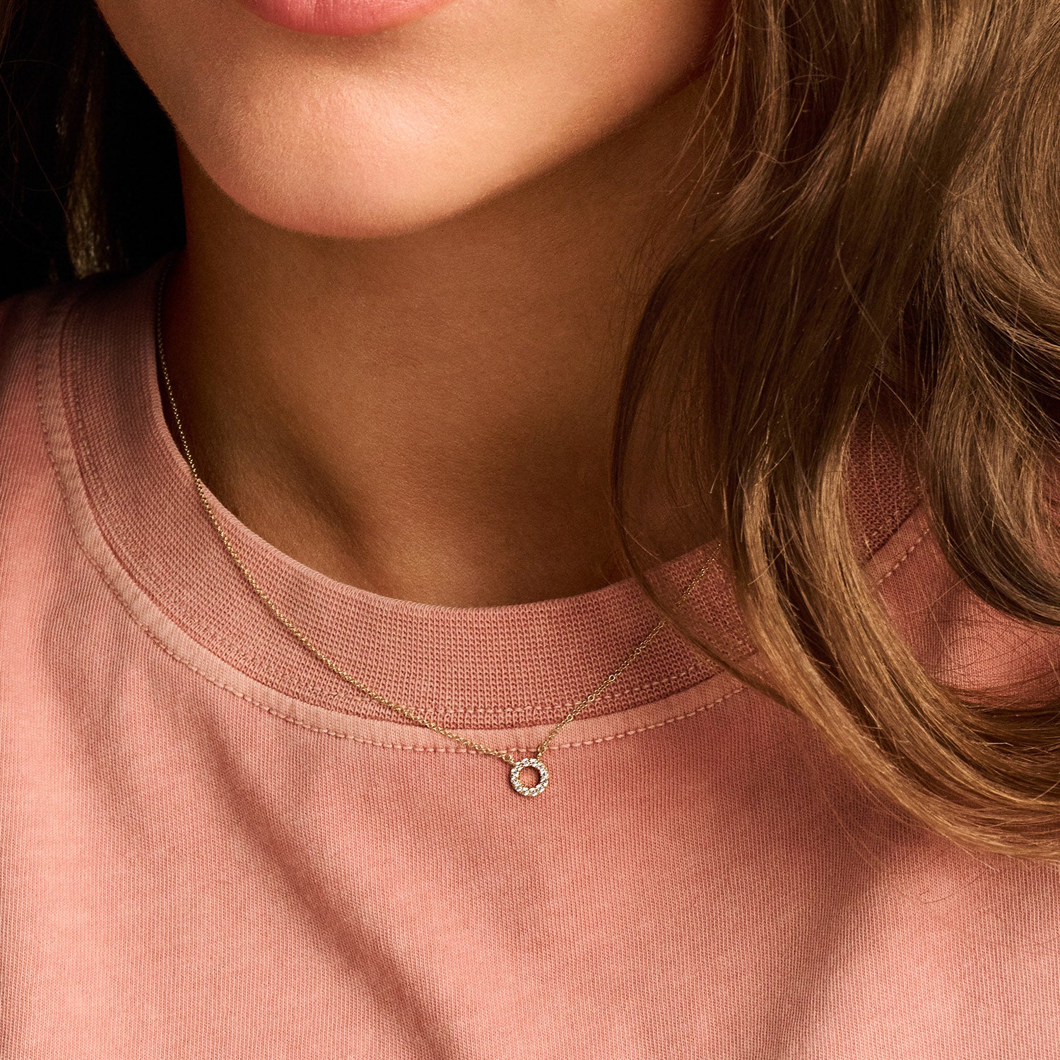 Halskette aus 585er Gold mit ringförmigem Anhänger aus Pavé-Zirkonia 6 mm