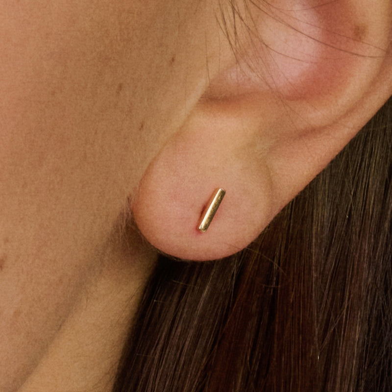 Stabförmige Ohrstecker aus 585er Gold