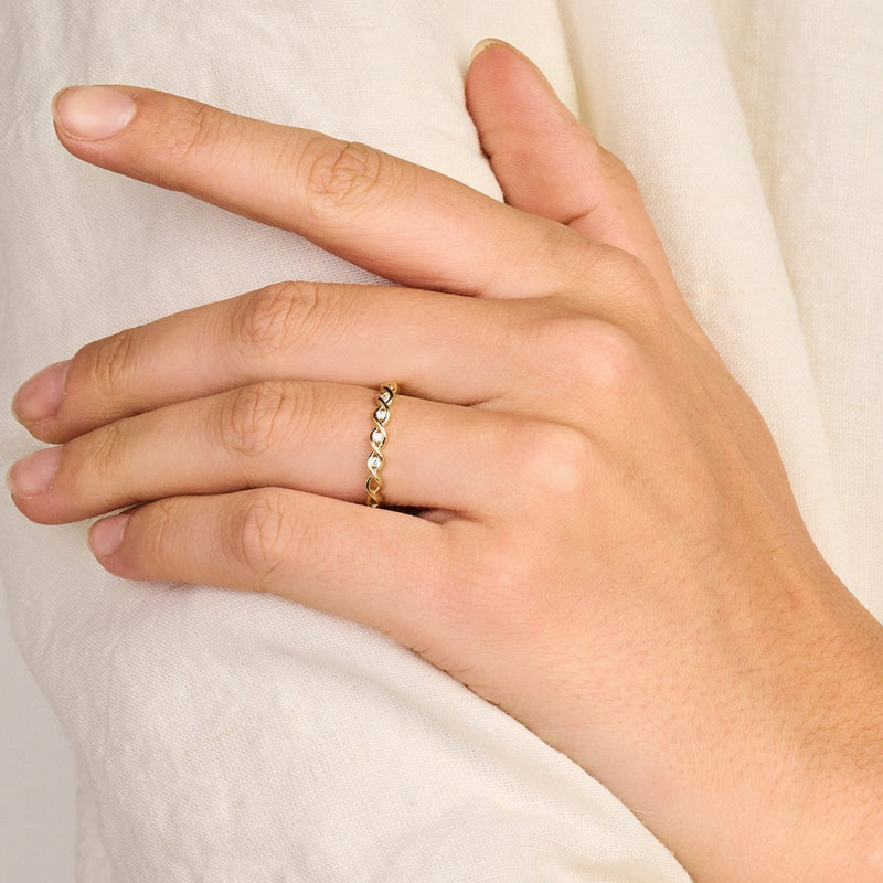 Bague tressée sertie de zircones en or 14 carats