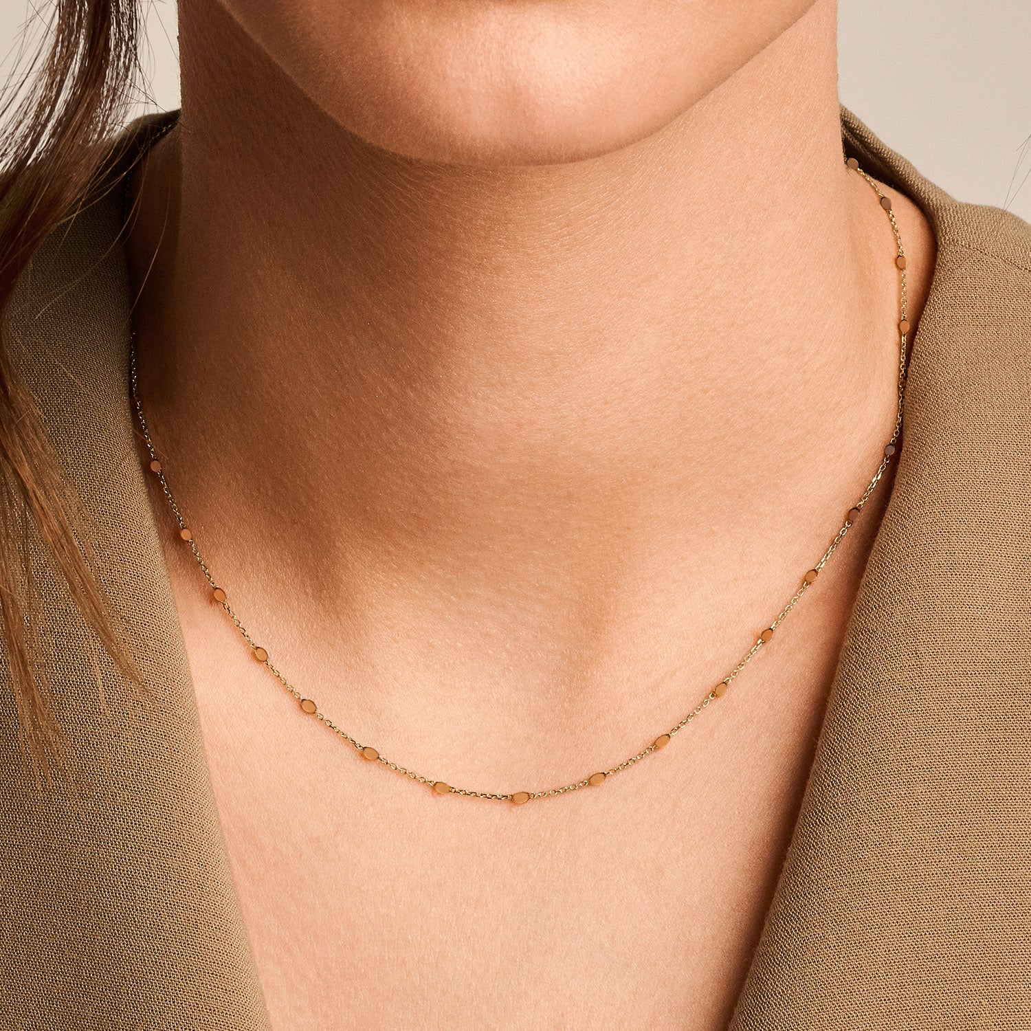 Halskette aus 585er Gold mit karamellfarbenen Steinen aus Kunstharz