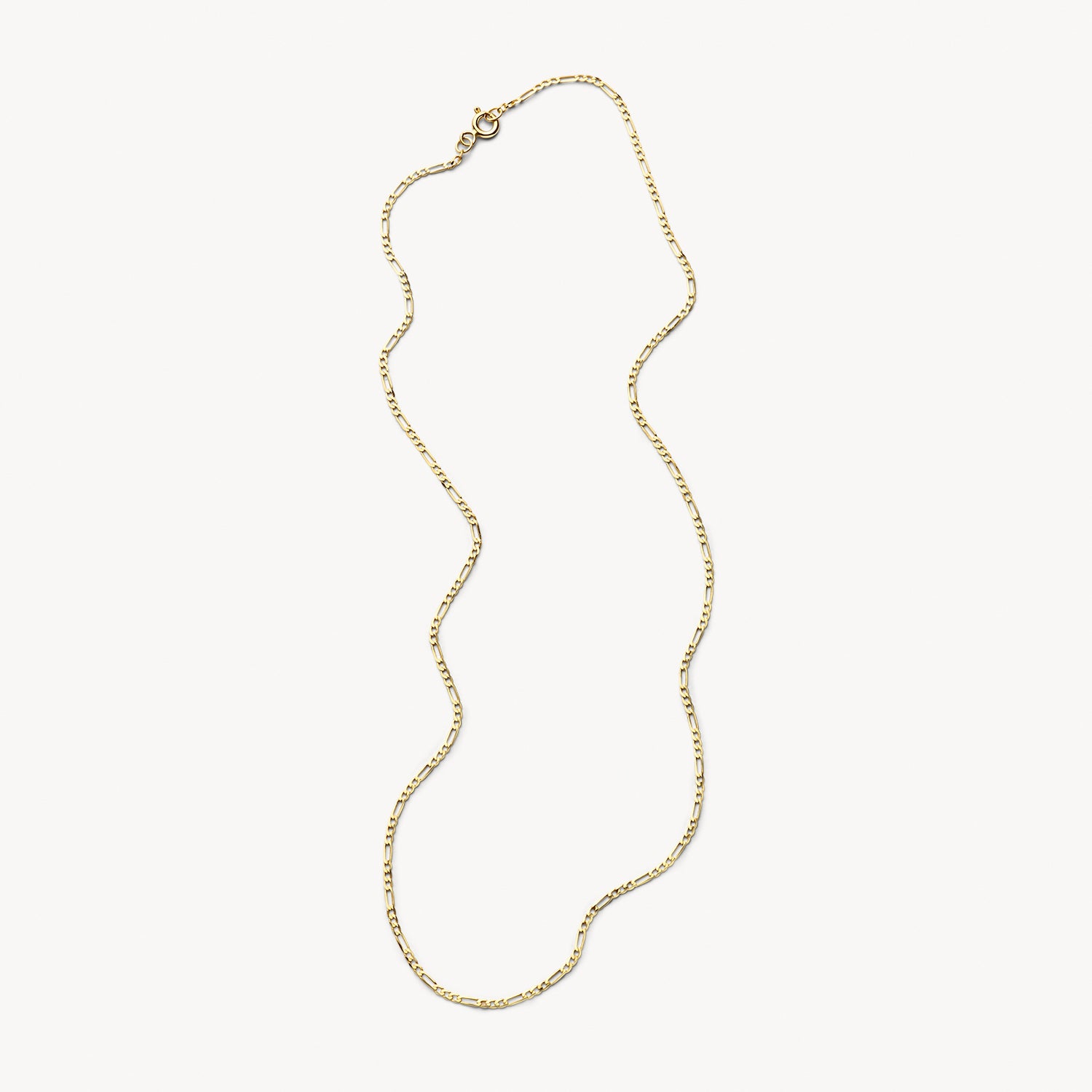 Fijne schakelketting in 14k goud met een slanke, glanzende afwerking.