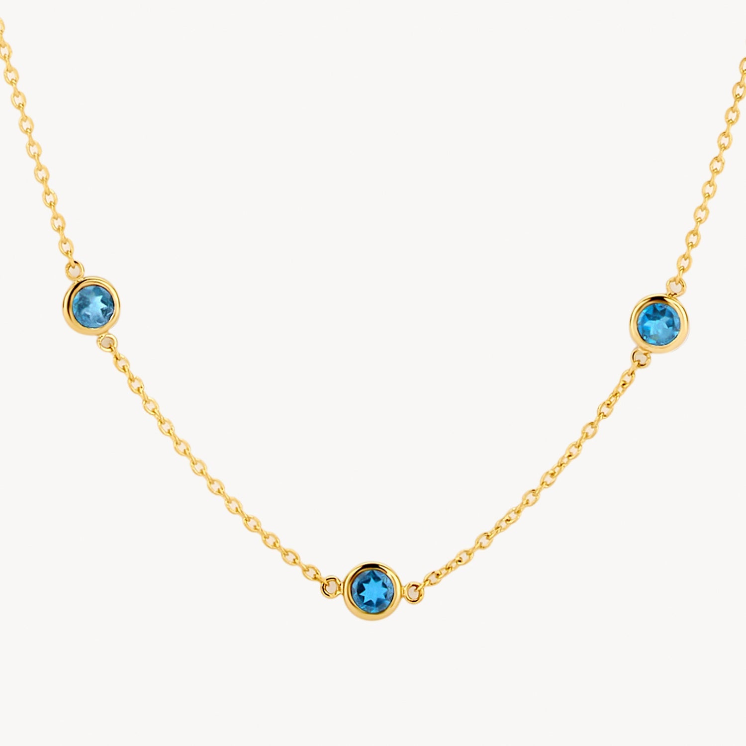 Collier en or jaune 14 carats avec pendentif en topaze « London Blue », vue de face.