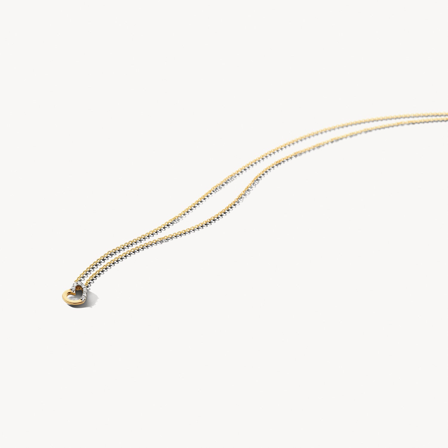 Collier met hart hanger met helft pavé gezette diamanten 14k goud