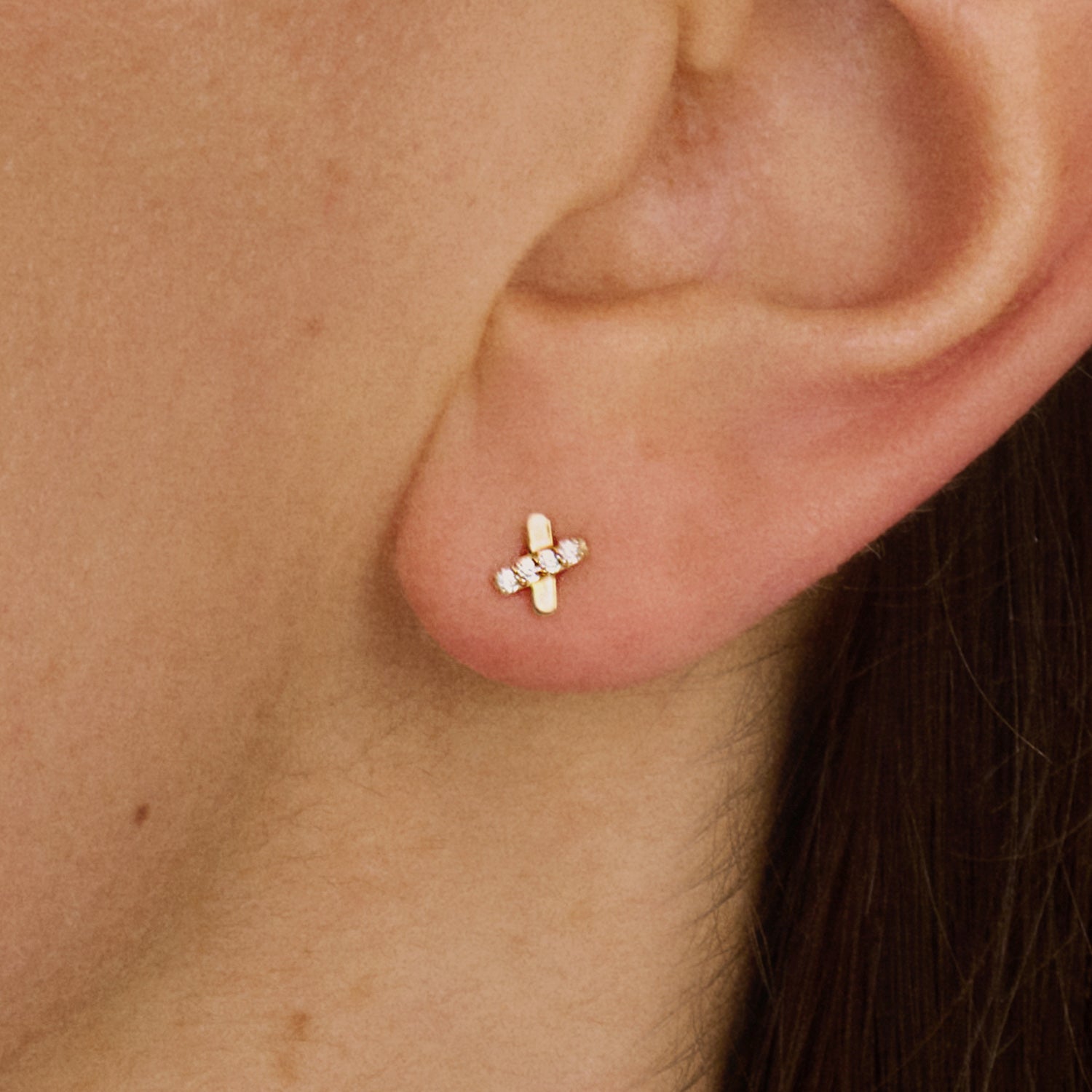 Oorknopjes X-vorm met zirkonia pavé 14k goud