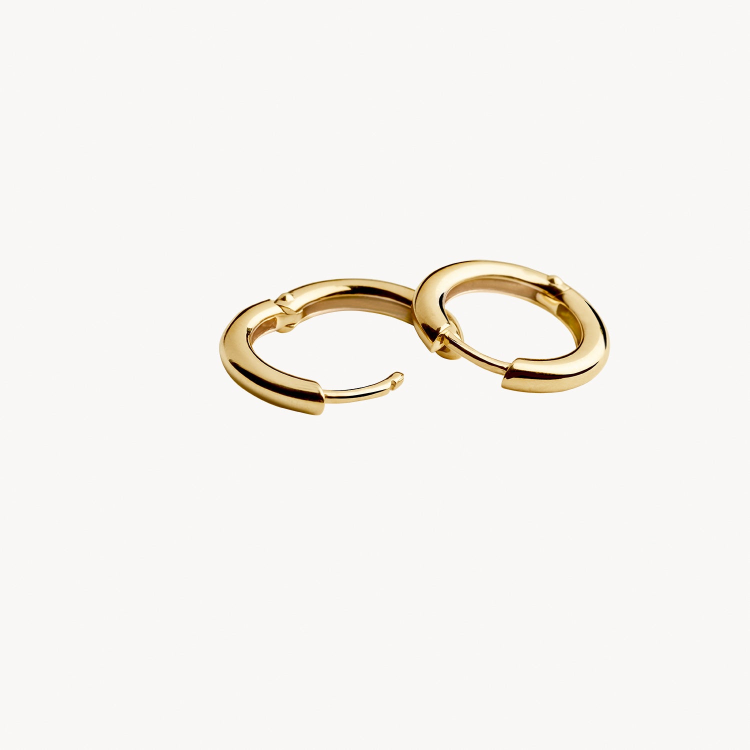 Creolen met 2.4 mm doorsnede, 14.8 mm lang 14k goud