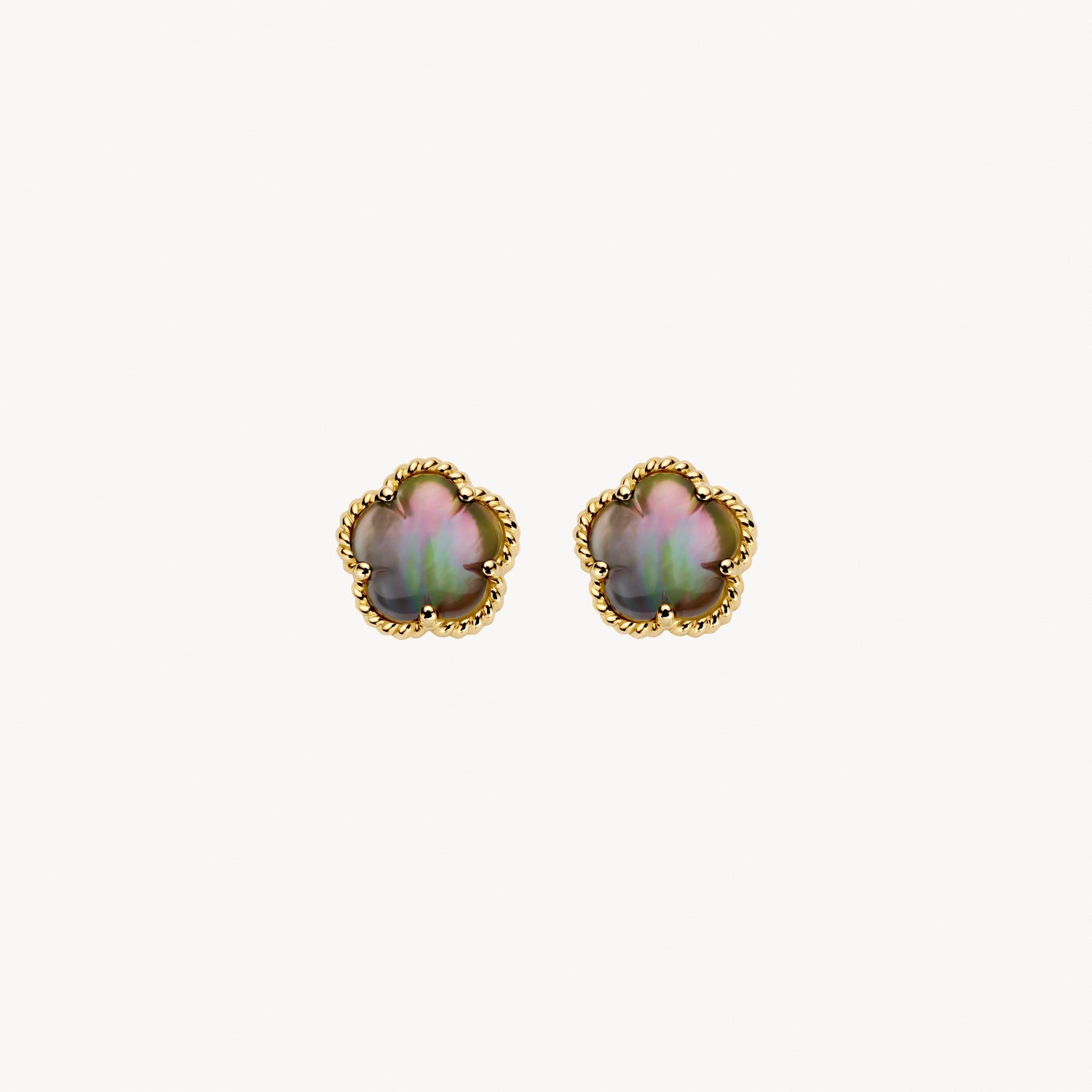 Boucles d'oreilles en or jaune 14 carats avec motif rond Nacre noire, vue de profil.