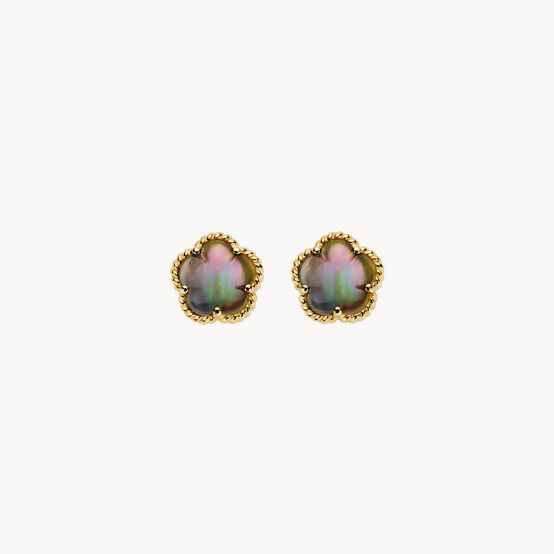 Boucles d'oreilles en or jaune 14 carats avec motif rond Nacre noire, vue de profil.