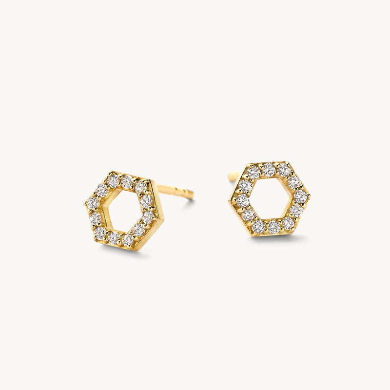14ct yellow gold stud earring with sparkling Zirconias, close-up.