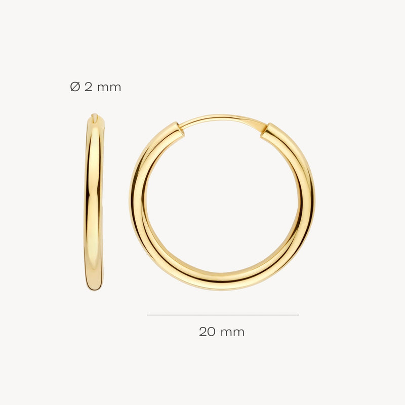 Véritable or jaune 14 carats Créoles, diamètre de 20 mm, épaisseur de 2 mm.