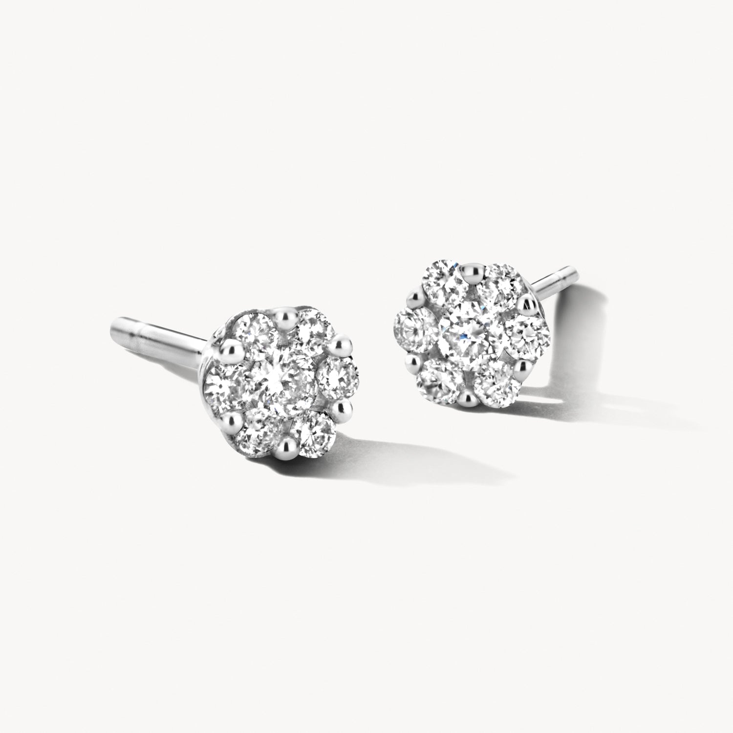 Puces d'oreilles 7604WDI — Or blanc avec diamants