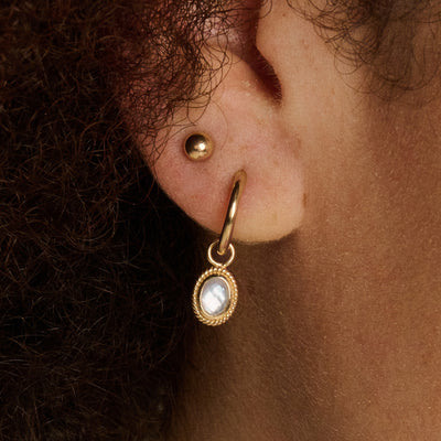 Puces d’oreilles rondes 4 mm en or 14 carats