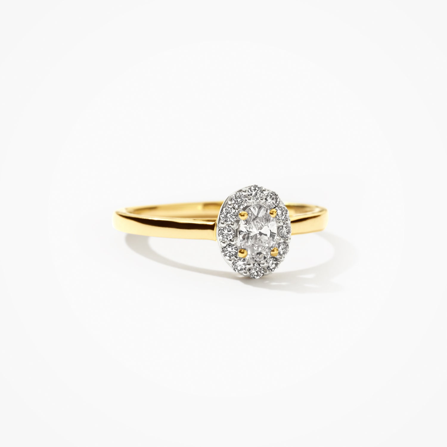 Ring met Lab Diamonds 5.8 mm in ovale entourage 14k goud