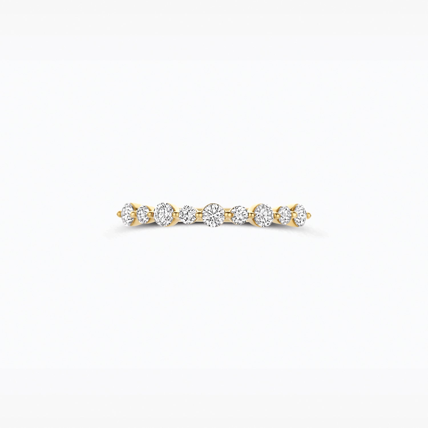 Or jaune 14 carats Bague avec Diamant de synthèse, gros plan.