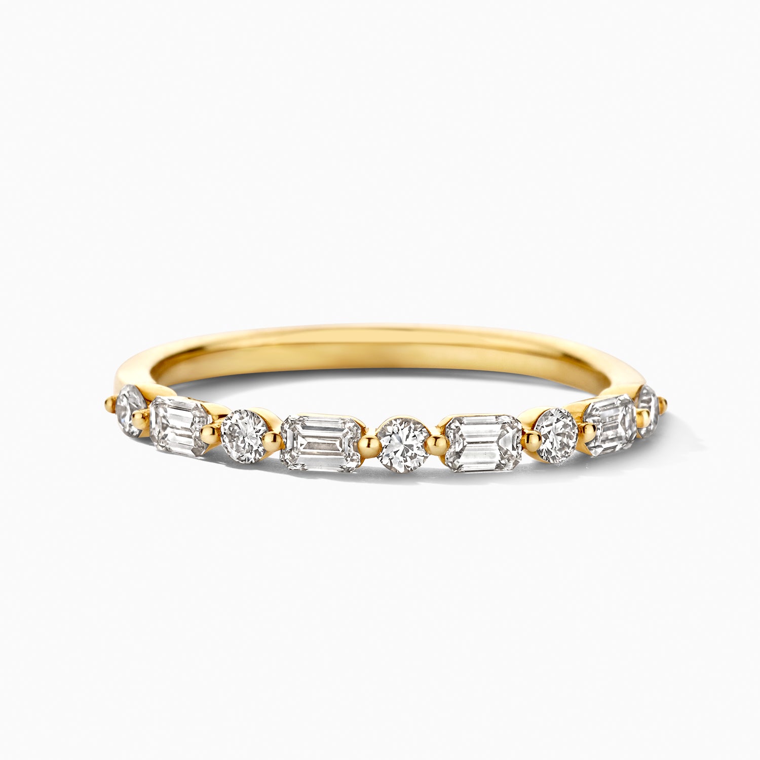 Bague en or jaune 14 carats Bague sertie de deux diamants synthétiques, vue de face.