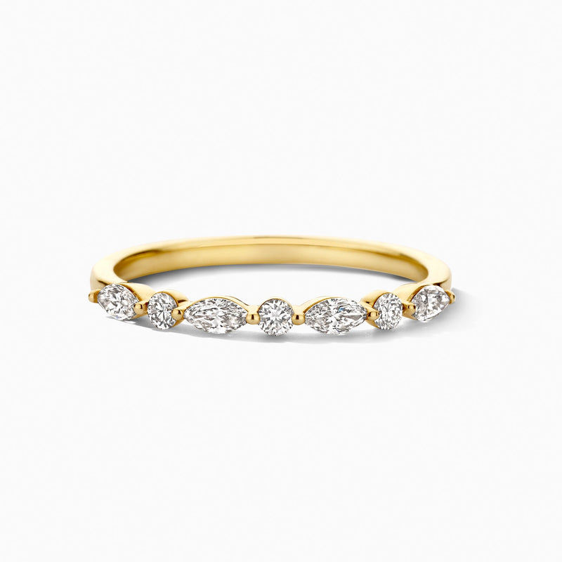 14ct Yellow gold ring with lab-grown diamonds, close-up.