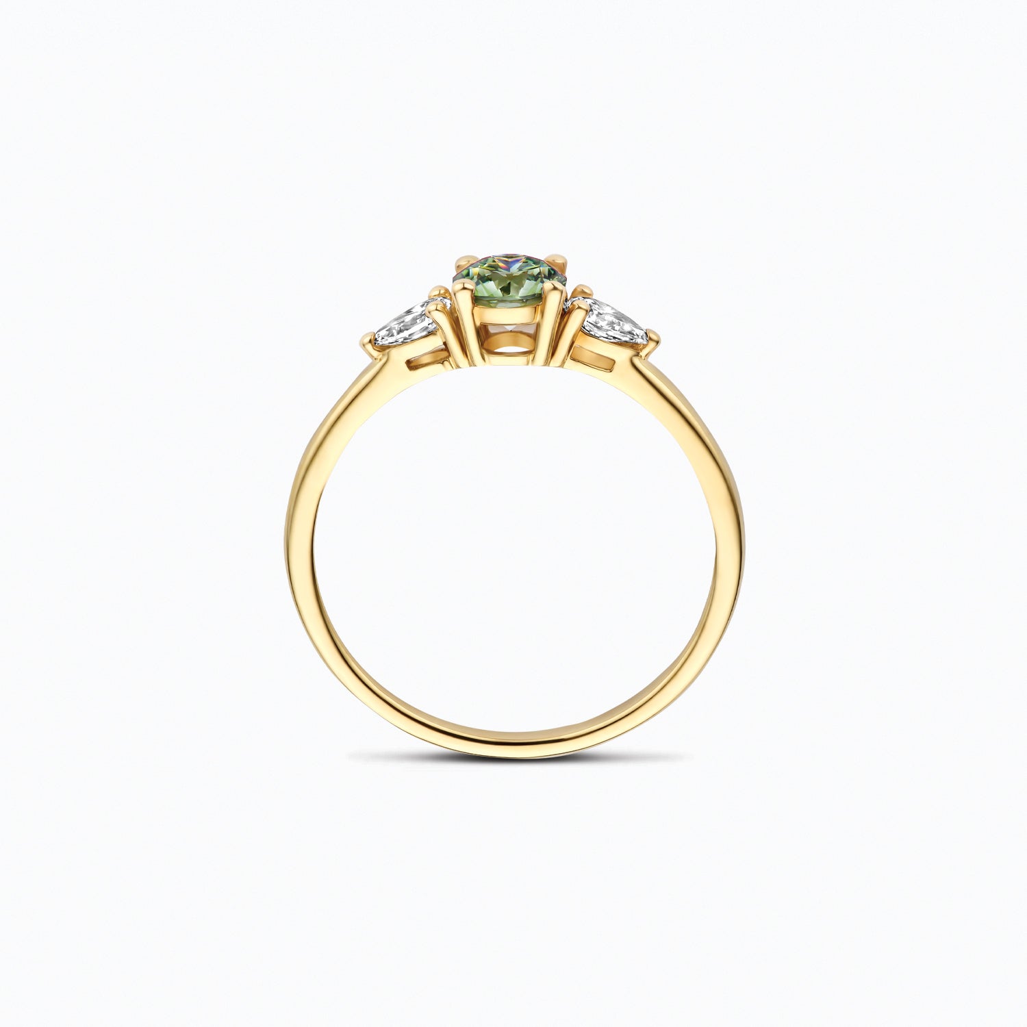 14ct yellow gold ring with sparkling lab-grown and green Diamond, close-up.